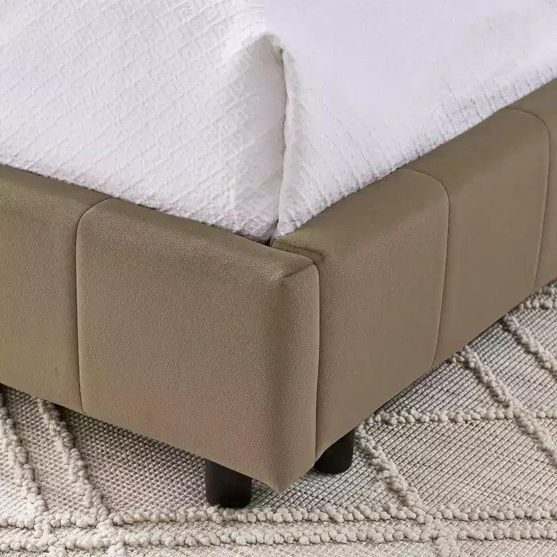 Letto queen imbottito in velluto marrone trapuntato con contenitore, 1-2 posti