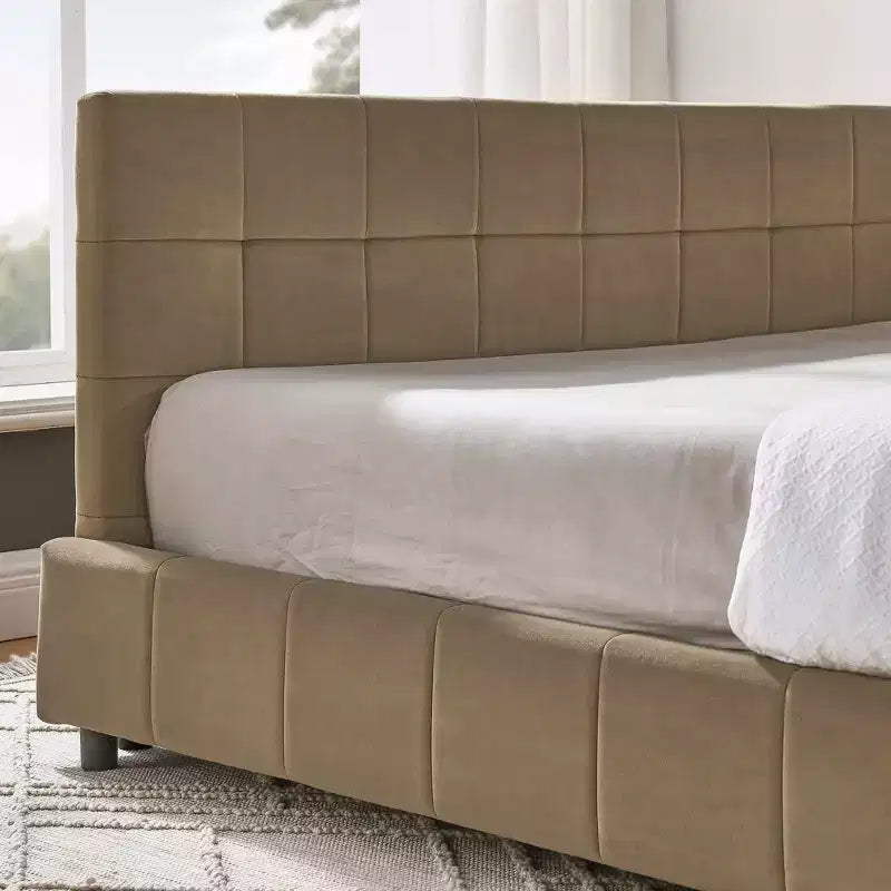 Letto queen imbottito in velluto marrone trapuntato con contenitore, 1-2 posti