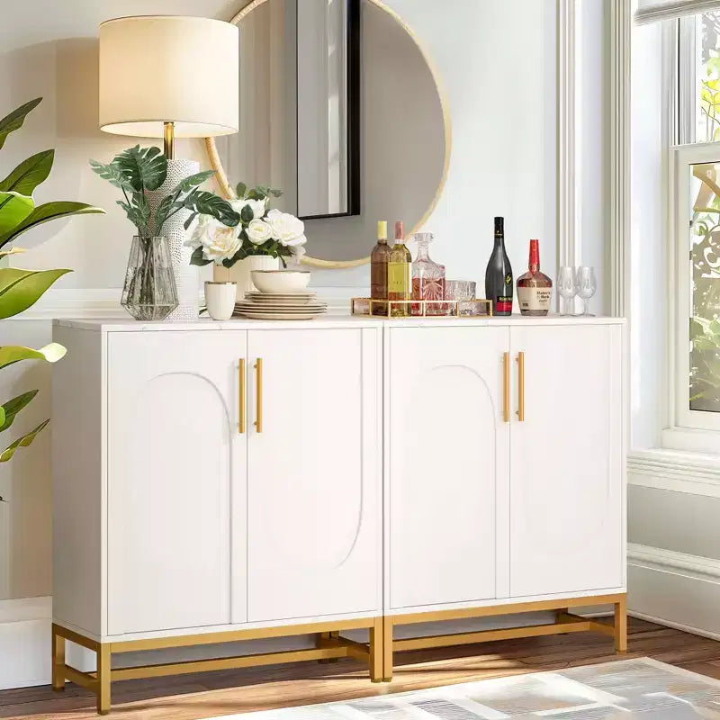Credenza/Mobile Buffet a 4 Ante in Finto Marmo Bianco con Struttura in Metallo Dorato